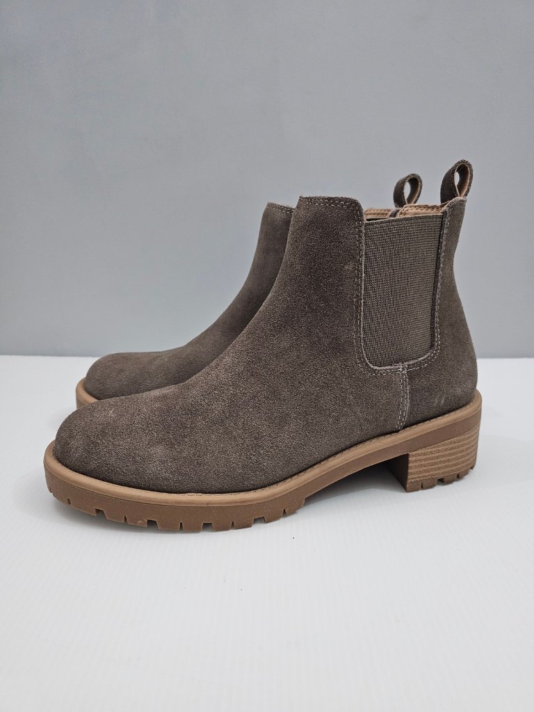 Blondo Mayes Chelsea Waterproof Ankle Boot Womens 9 Dark Taupe Brown Suede New